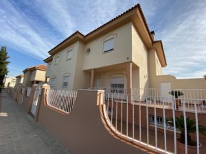 Pisos y casas; pisos y casas en alquiler; pisos y casas en venta y pisos y casas en Sevilla.