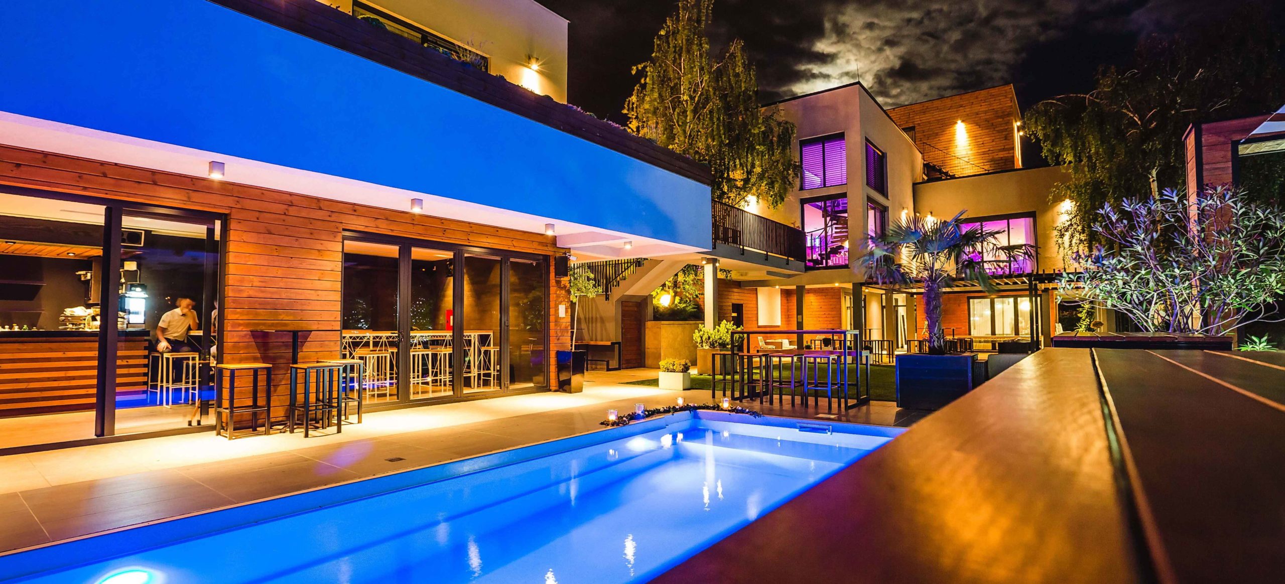 jardín-exterior-rucapri-iluminación