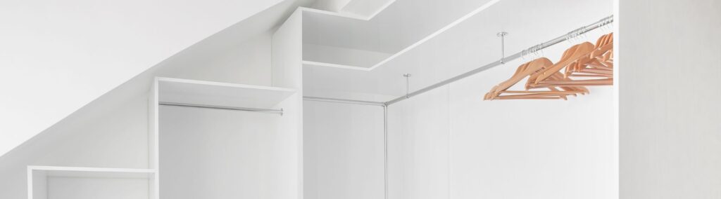¿Vestidor abierto o cerrado? Descubre la mejor opción para tu hogar