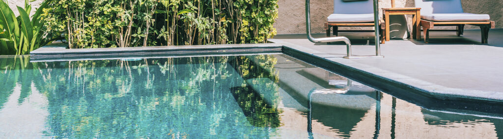 10 Consejos indispensables para tener el agua de tu piscina impecable