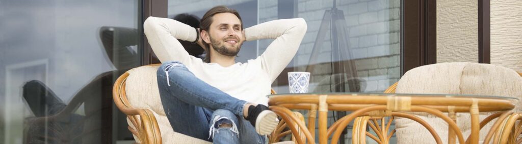 Quién tiene un patio tiene un tesoro. Decóralo con estilo